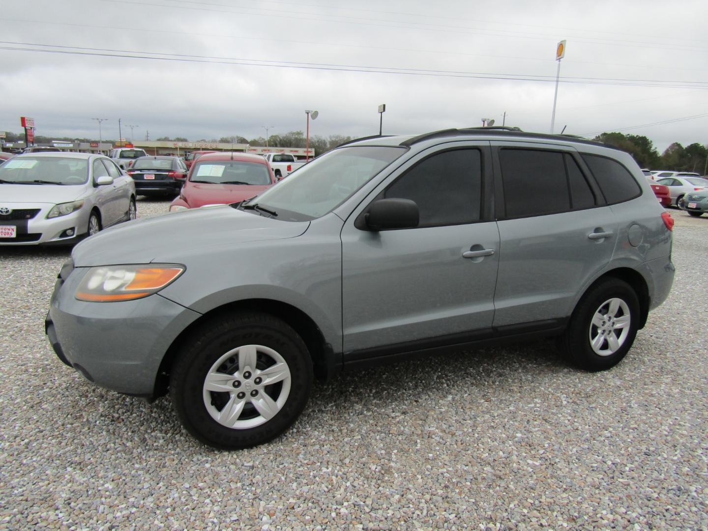 2009 Silver Hyundai Santa Fe GLS (5NMSG13D99H) with an 2.7L V6 DOHC 24V engine, Automatic transmission, located at 15016 S Hwy 231, Midland City, AL, 36350, (334) 983-3001, 31.306210, -85.495277 - Photo#2